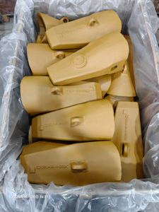 Komatsu K-Max XS145SD Зуб ковша