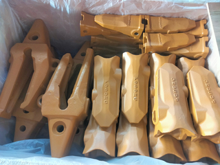 P050RC Комацу Рок Зуб